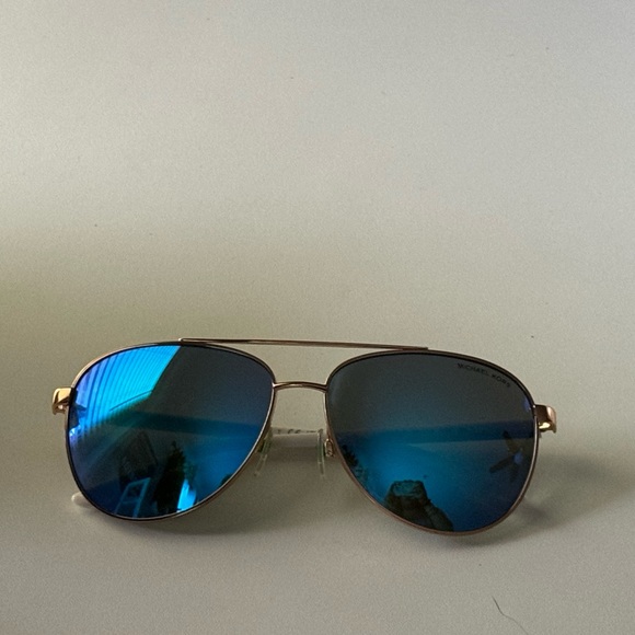 MICHAEL KORS Sunglasses 
MK5007 Hvar - Picture 6 of 9